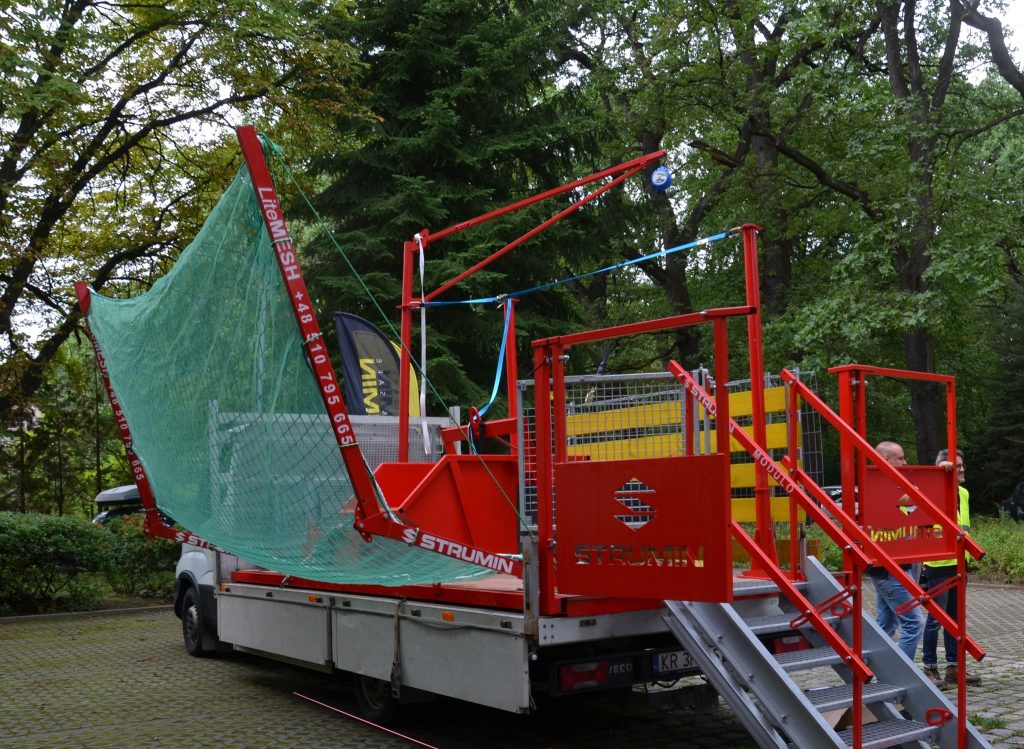 Środki ochrony zbiorowej na budowie: siatki bezpieczeństwa BHP